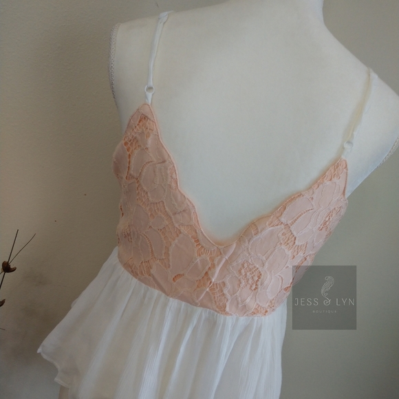 🆕Blush/White Lace Peplum Tank Top - Picture 11 of 16